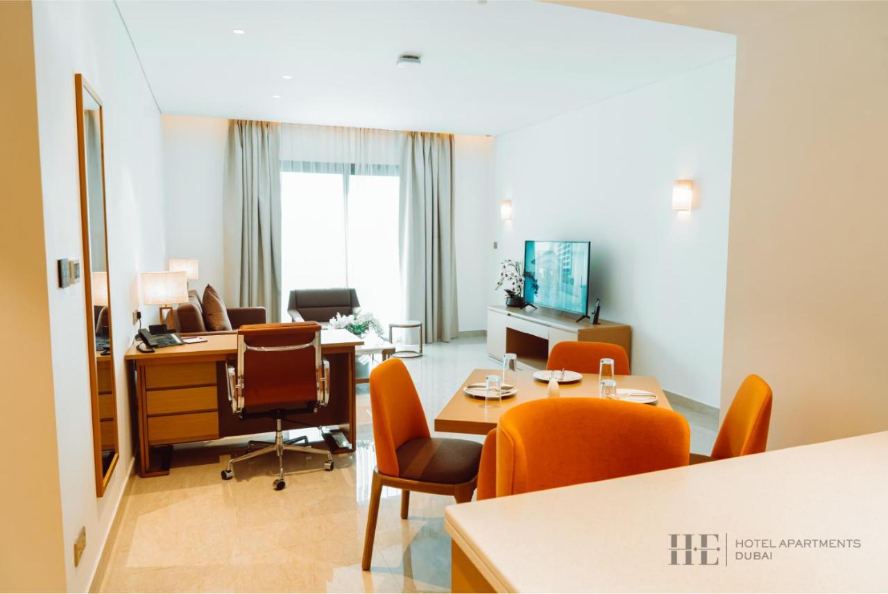 He Hotel Apartments ดูไบ ห้อง รูปภาพ A living room at the hotel