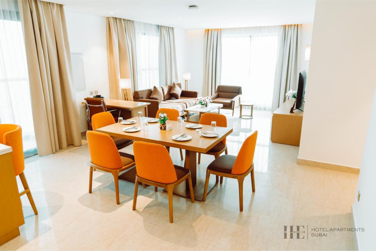 He Hotel Apartments ดูไบ ห้อง รูปภาพ A living room at the hotel