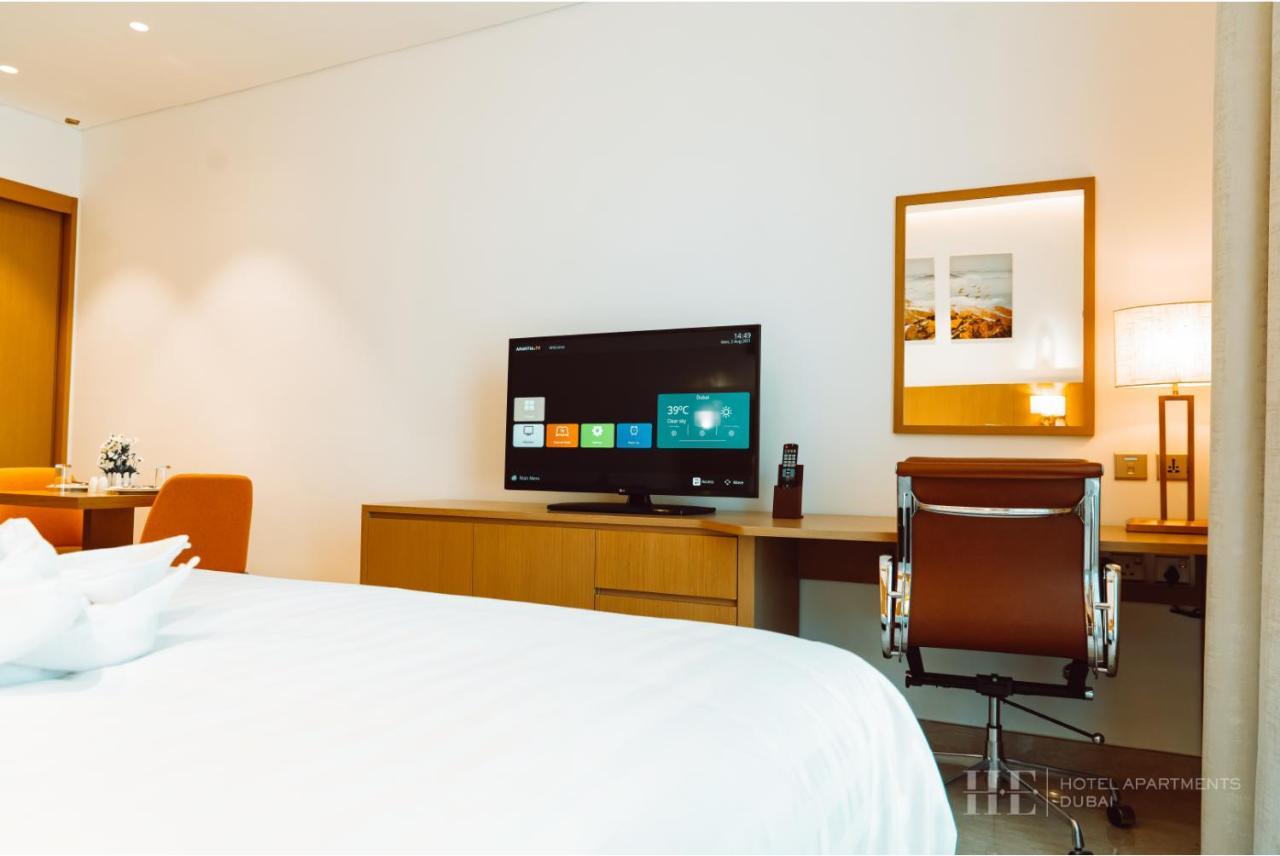 He Hotel Apartments ดูไบ ห้อง รูปภาพ A room at the hotel